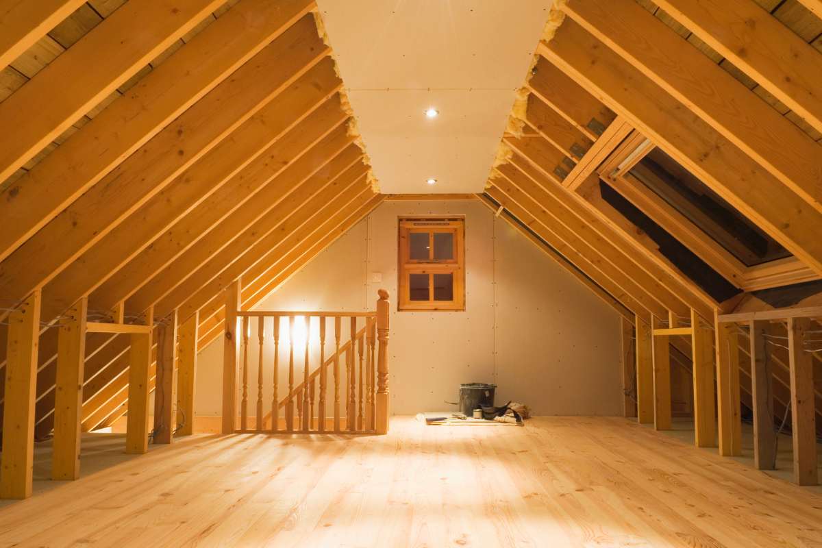 Comment transformer un grenier en espace de vie rentable ?